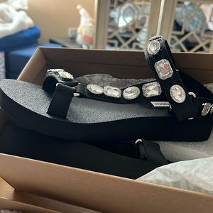 NWT Steve Madden black raven sandals jewels size 8.5 women’s